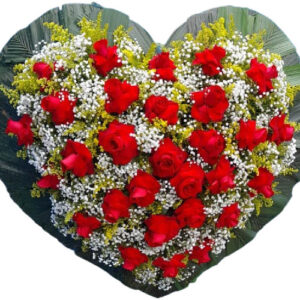 Coroa de Flores de Coração Rosas Vermelhas e Cravo